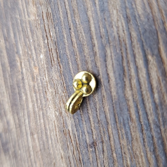 P115 delicate trio charm ✨️ - Picture 2 of 2